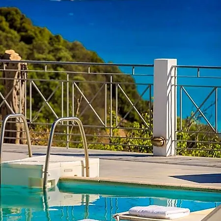 Costa Avithos ホテル 4*